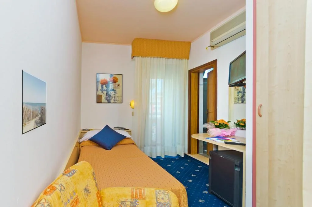 Camera Singola con Balcone — Hotel Victoria