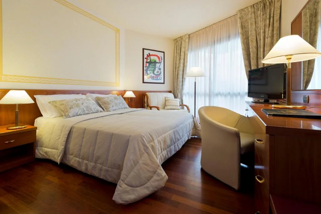 Camera Singola con Balcone — Savoy Beach Hotel & Thermal Spa