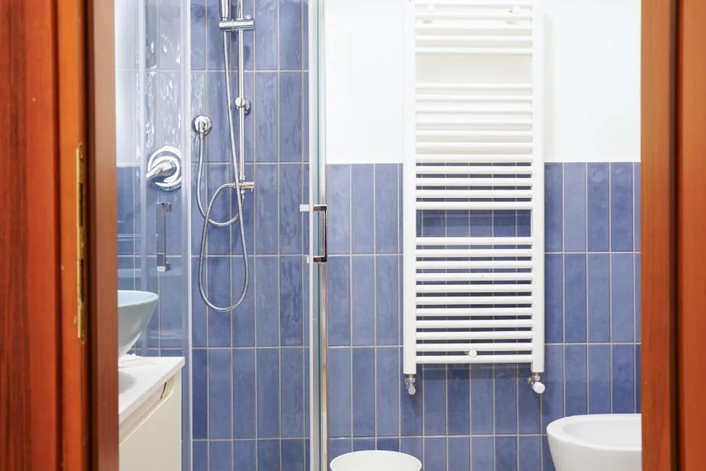 Single Room with Shower — Sunshine HOTEL