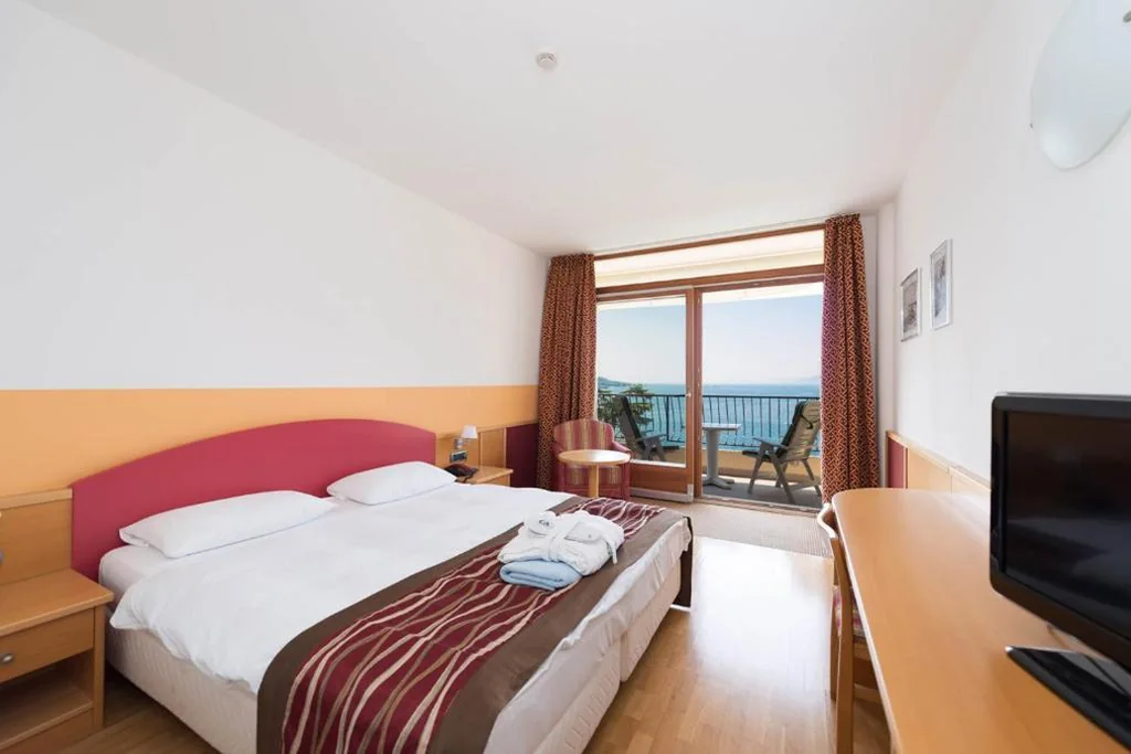 Single Room with Lake View — Hotel Baia Verde