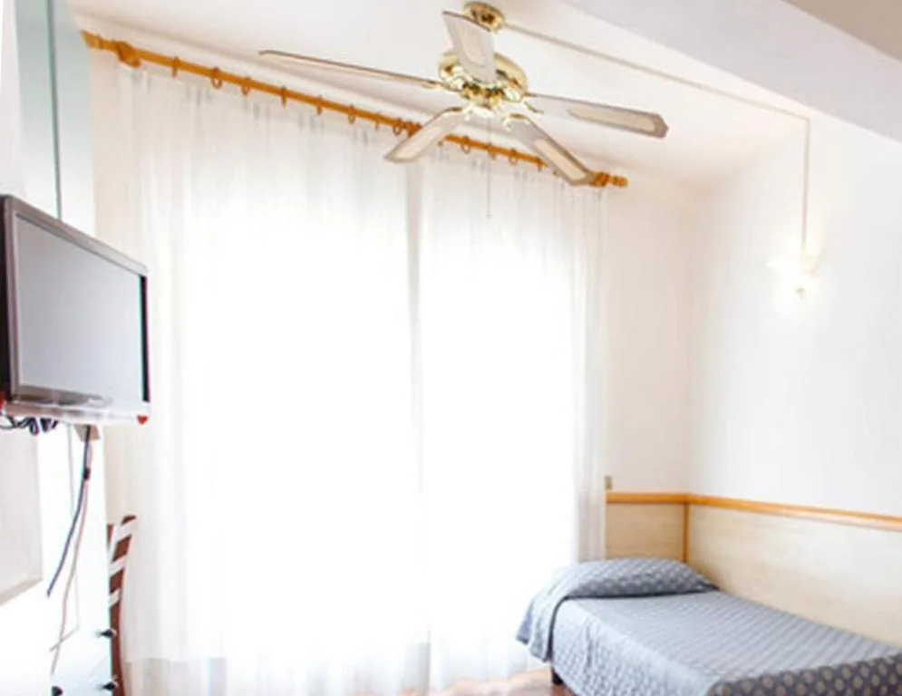 Single Room with Lake View — Hotel Castell – Montagnoli Group