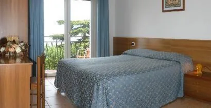 Camera Singola con Vista Lago — Hotel Residence Sirenella