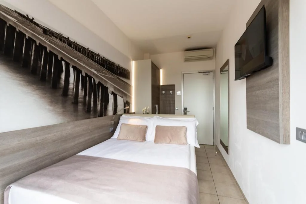 Single Room with Sea View — Hotel Lux