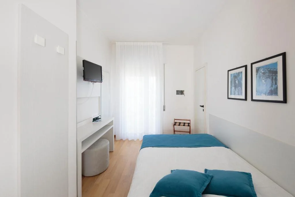Camera Singola con Vista Mare Laterale — Hotel Ariston