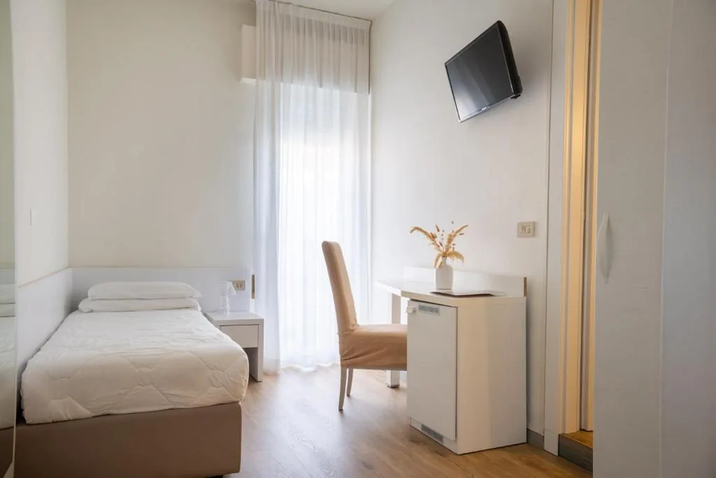 Single Room with Side Sea View — Hotel Columbia & Ninfea