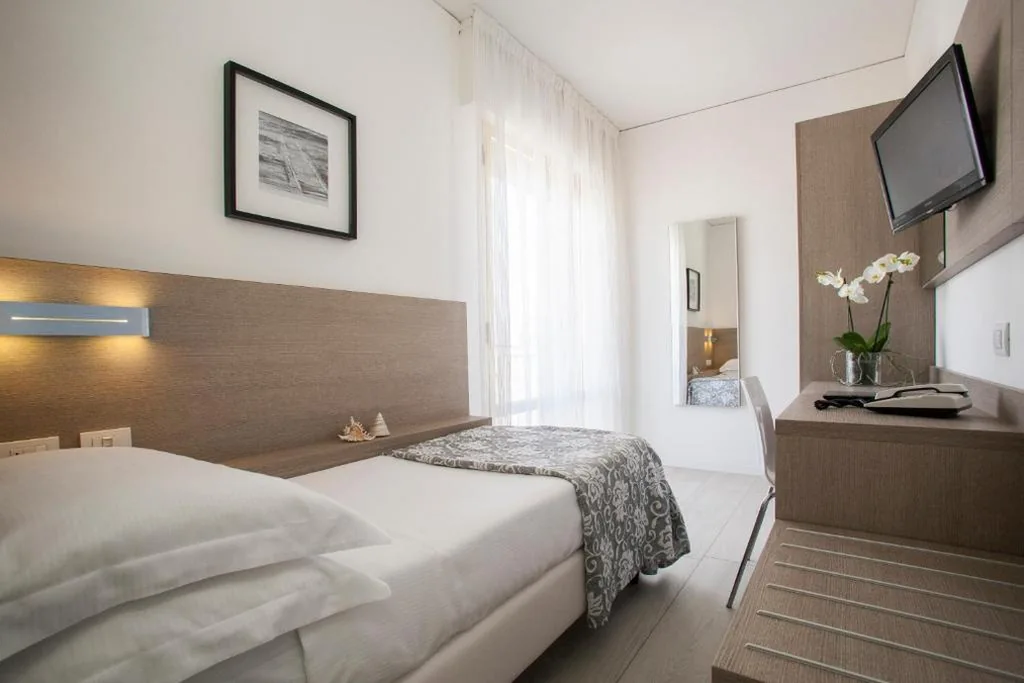 Single Room with Partial Sea View — Hotel Imperial Palace