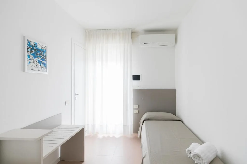 Camera Singola con Vista sul Mare Laterale — Hotel Boston 3 Stelle Superior Frontemare