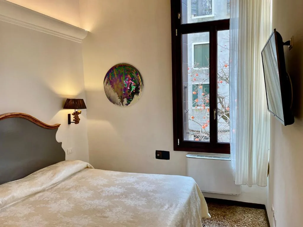 Single Room — Console Palais