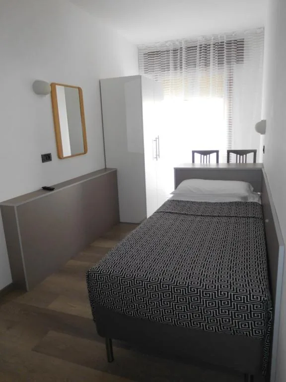 Deluxe Single Room with Balcony — Hotel Emperador