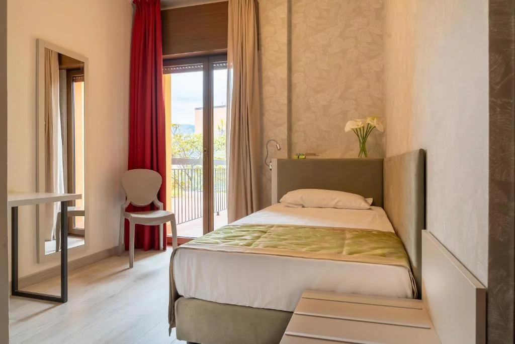 Camera Singola Deluxe — Hotel Catullo