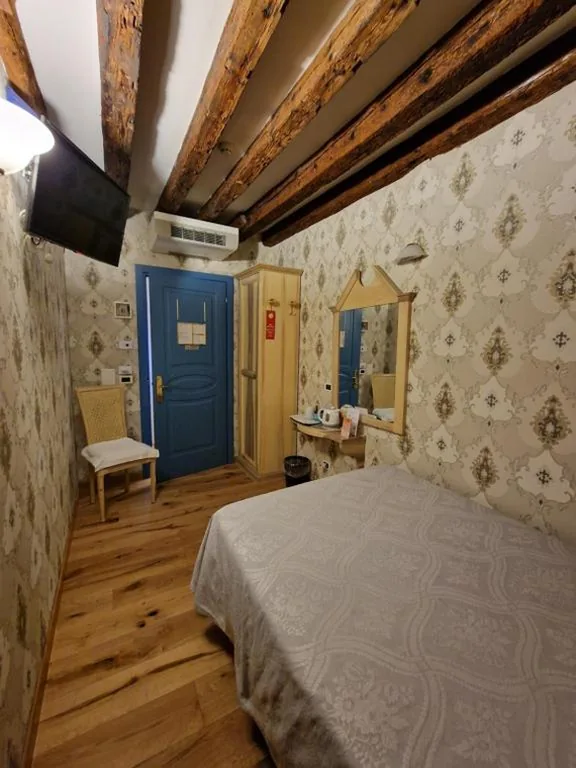 Single Room - Annex — Tintoretto