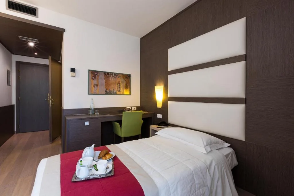 Economy Single Room — Hotel Victoria