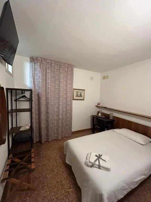 Single Room — Hotel “ALBERGO DA PINA”