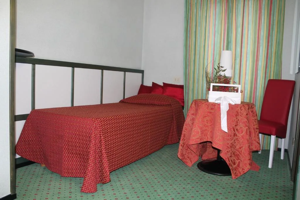 Camera Singola — HOTEL ALLA RIVIERA lake view