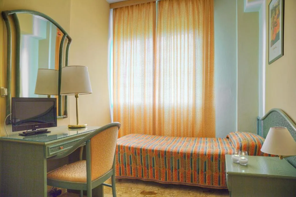 Single Room — Hotel AMALFI & Restaurant Karaoke Bar