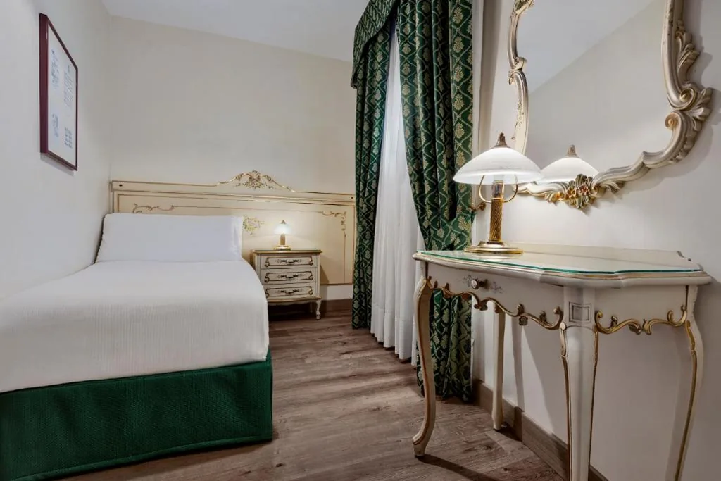 Camera Singola — Hotel Commercio & Pellegrino
