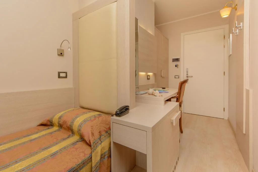 Single Room — Hotel Croce Di Malta