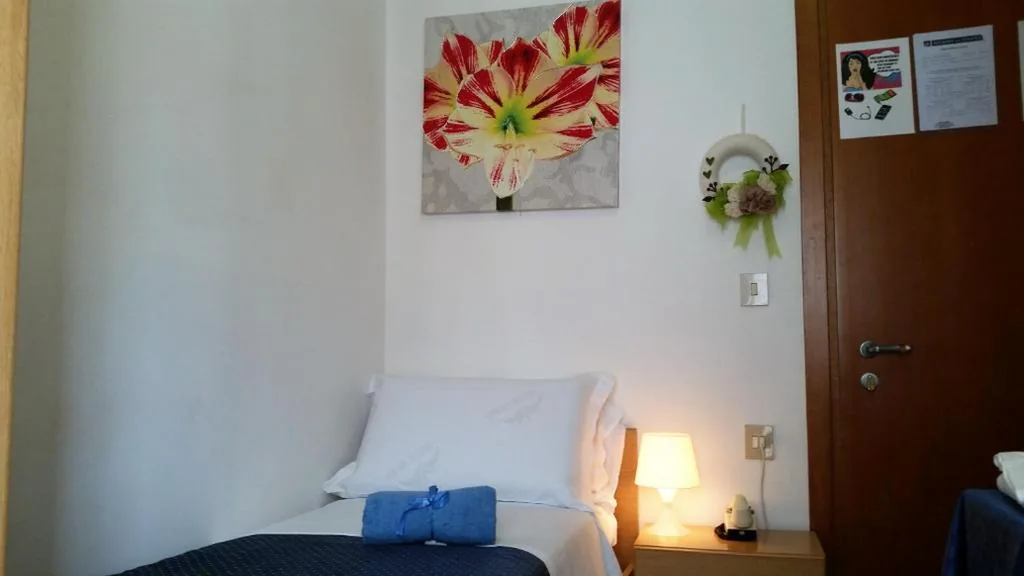 Single Room — Hotel Danubio