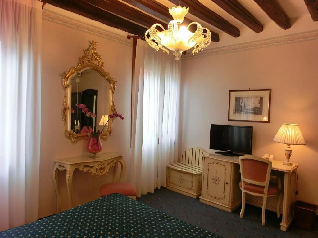 Single Room — Hotel Diana
