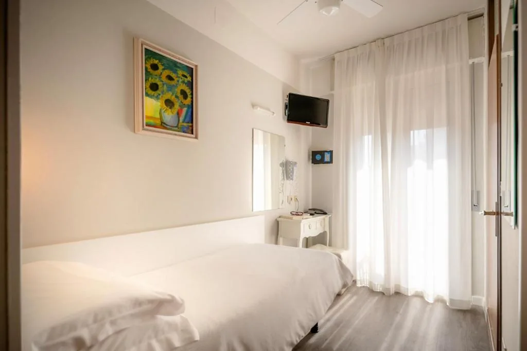 Single Room — Hotel Etna