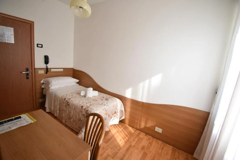 Single Room — Hotel Galles
