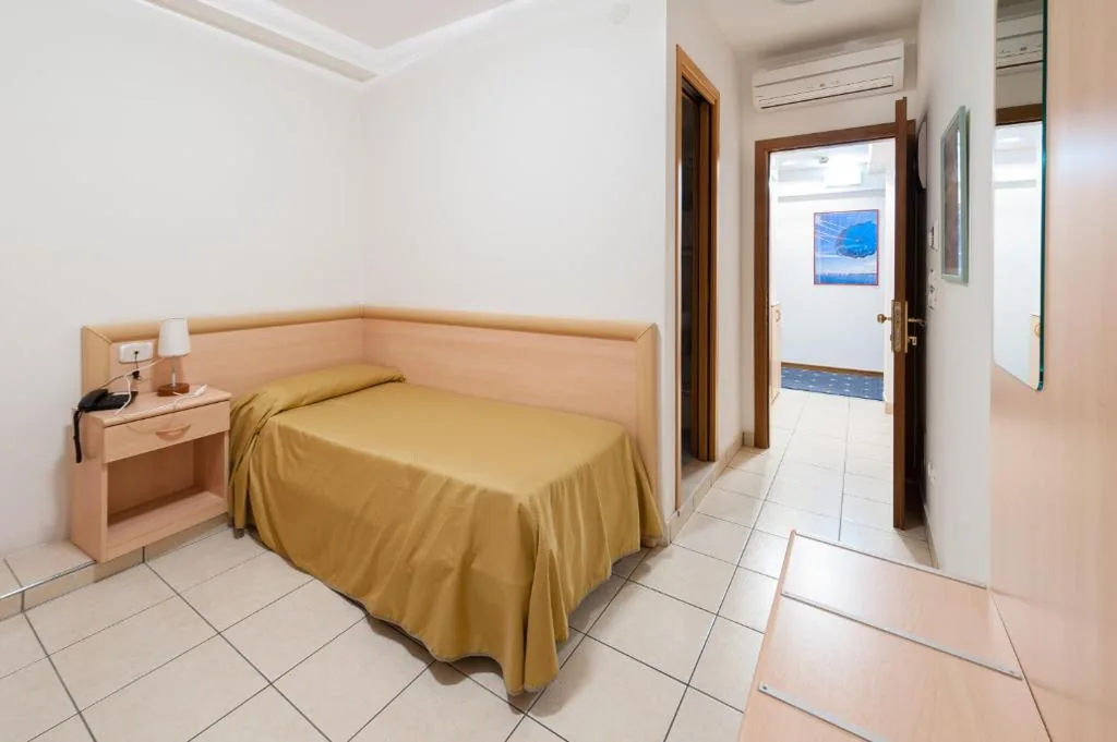 Single Room — Hotel Garni Losanna