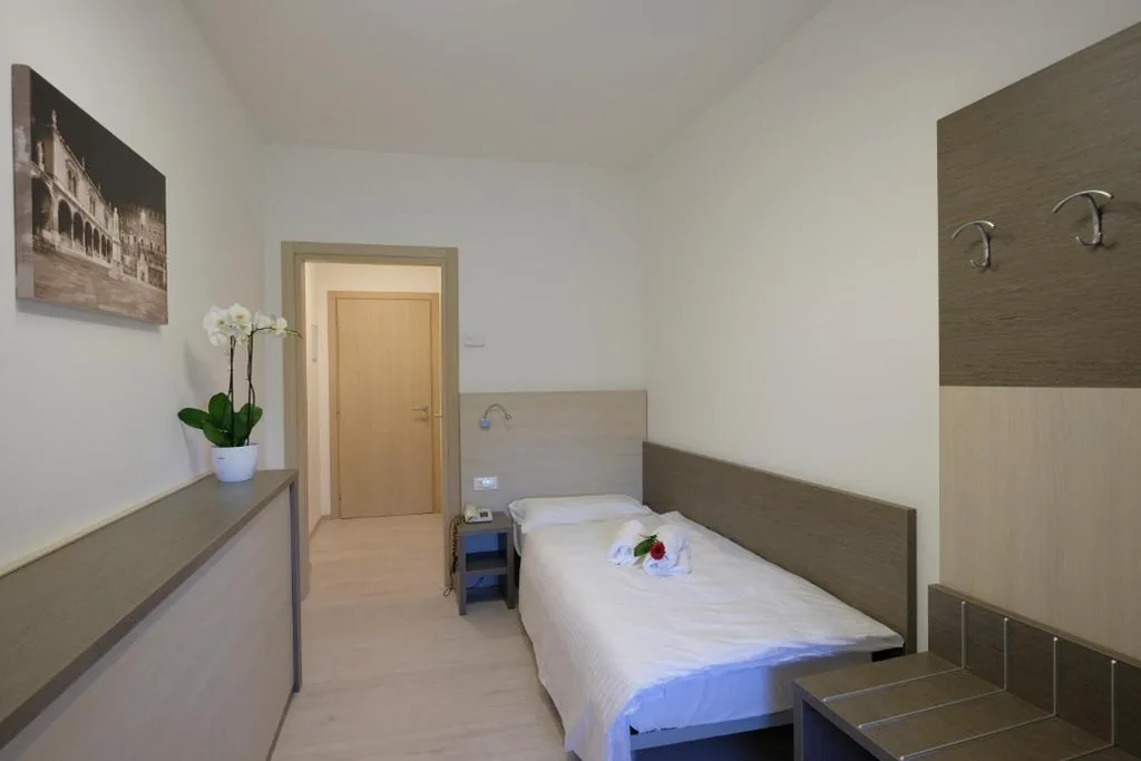 Single Room — Hotel Gelmini