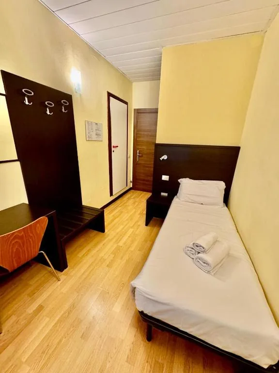 Single Room — Hotel Guidi