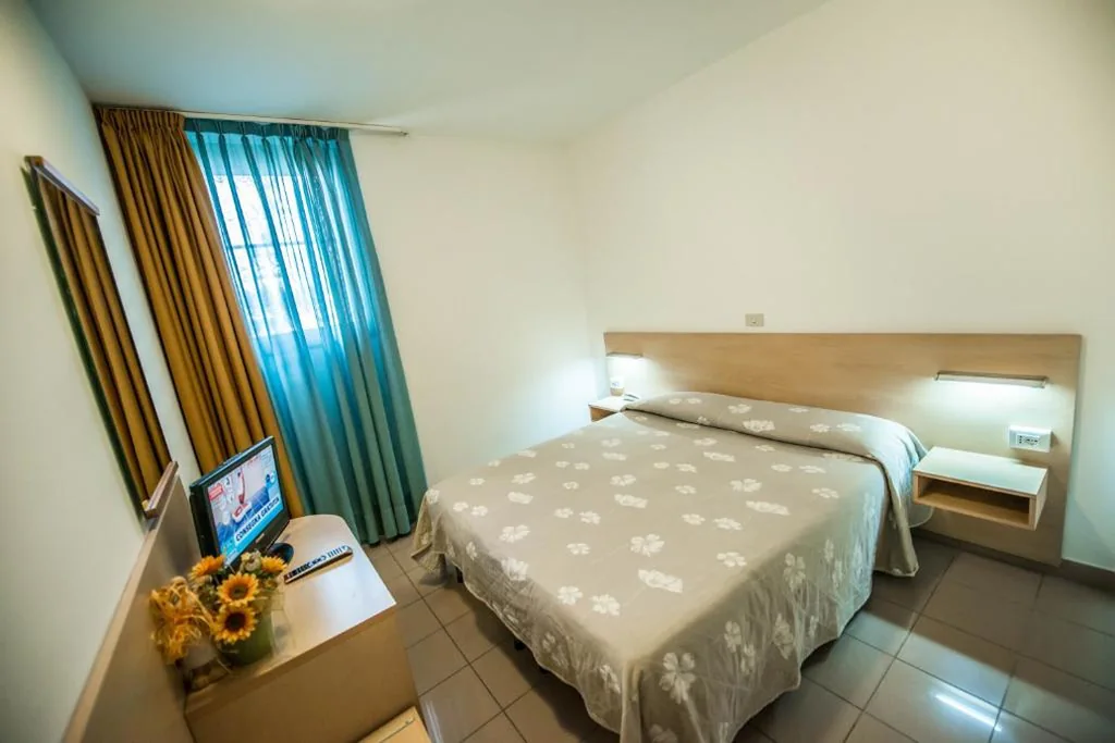 Single Room — Hotel Johnson