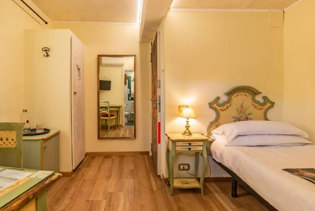 Single Room — Hotel La Fenice et Des Artistes