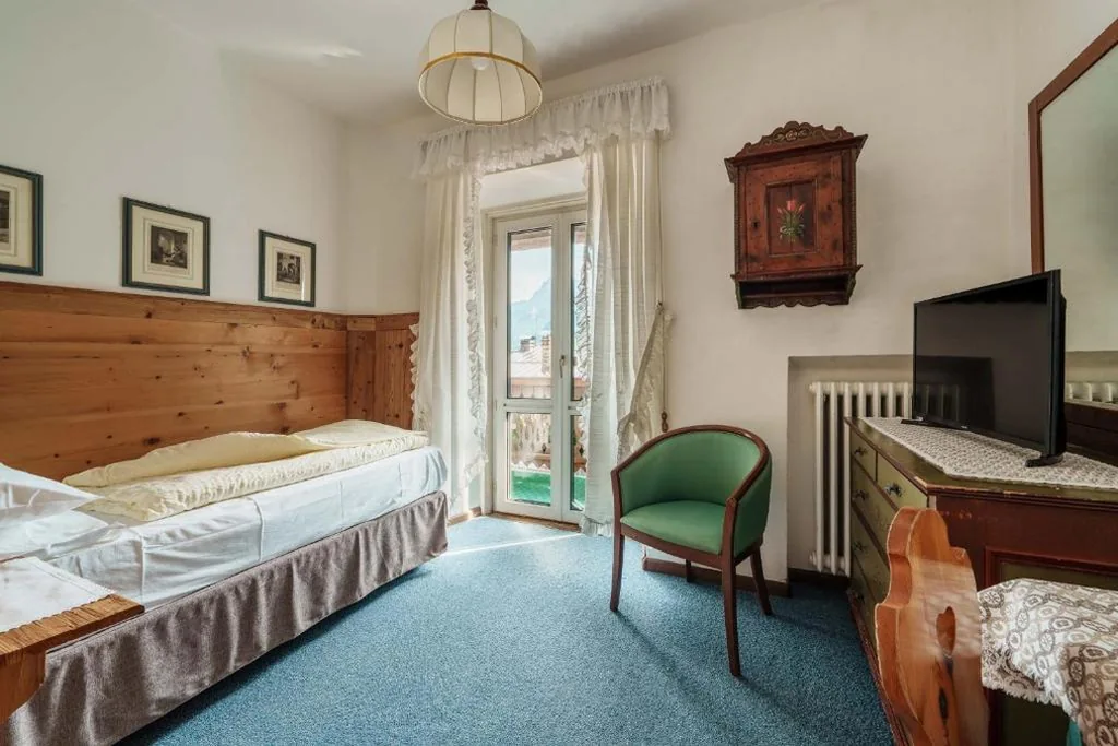 Single Room — Hotel Menardi