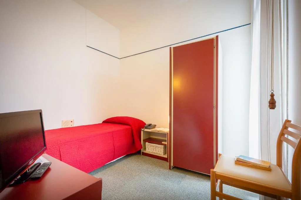 Single Room — Hotel Metropol