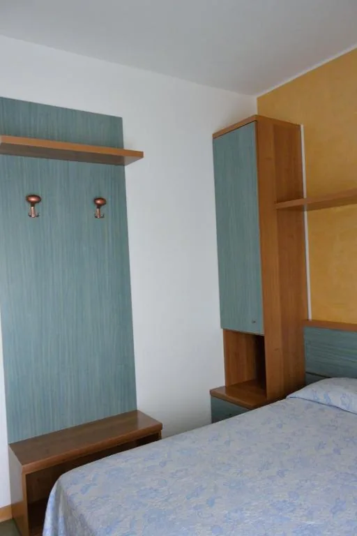 Single Room — Hotel Paris