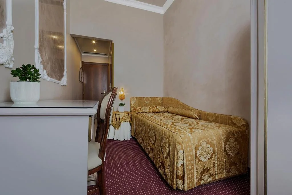 Single Room — Hotel Pausania