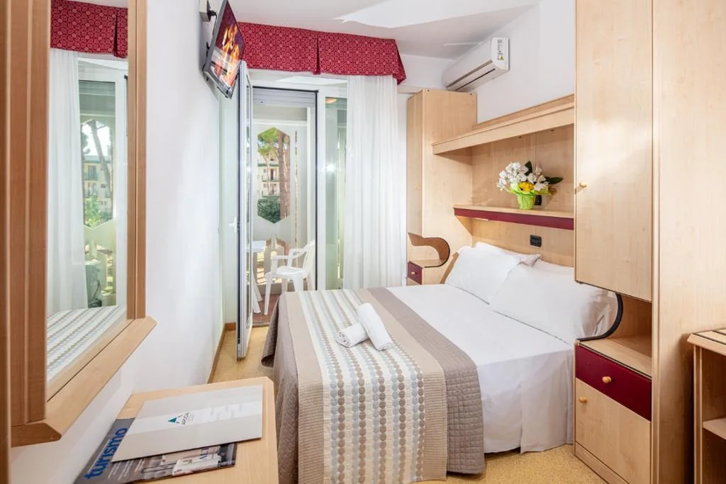 Single Room — Hotel Regina