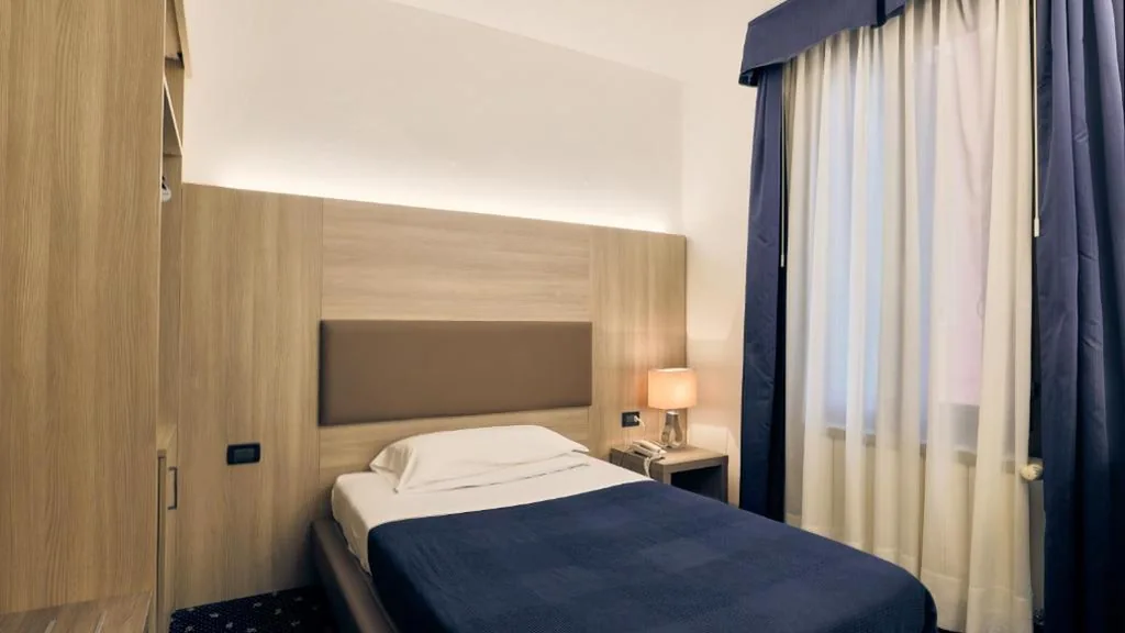 Single Room — Hotel Roberta