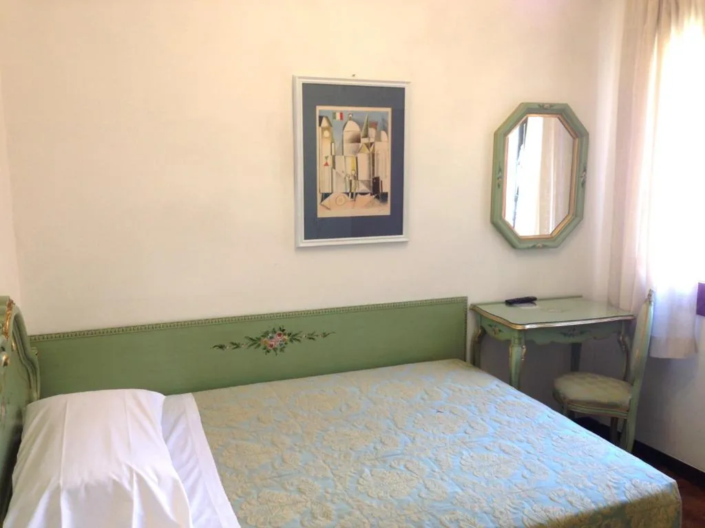 Single Room — Hotel Serenissima