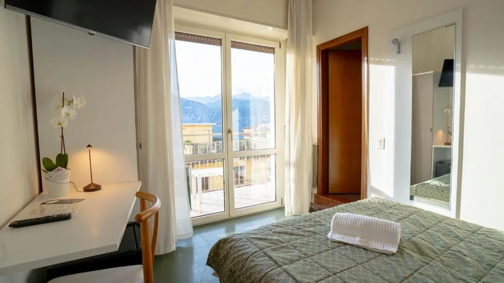 Single Room — Hotel Sorriso
