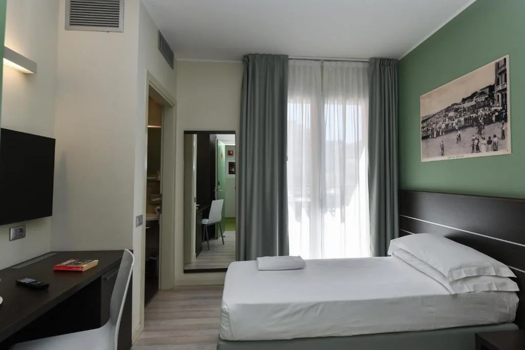 Single Room — Hotel Vienna