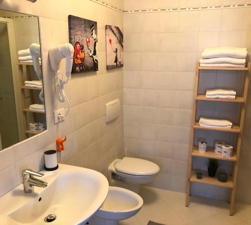Single Room — IRIDES ROOMS a un passo dai Parchi Divertimento