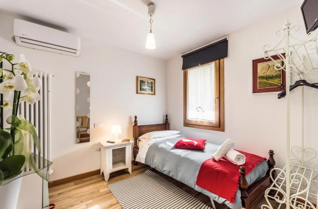 Single Room — LA LOGGETTA – locazione turistica
