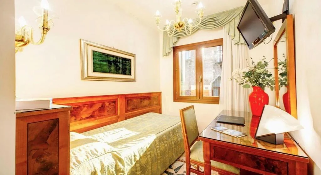 Standard Single Room — Antica Casa Carettoni