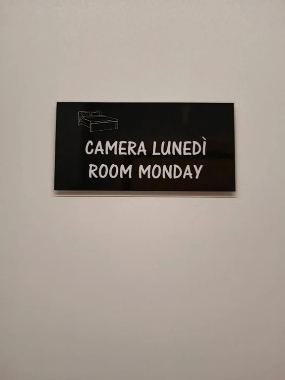 Standard Single Room with Shared Bathroom — Civico 26