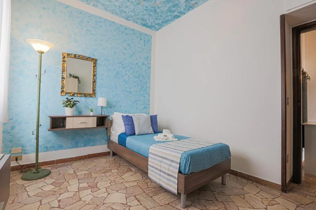 Camera Singola Standard con Bagno in Comune — Le Barche Guest House