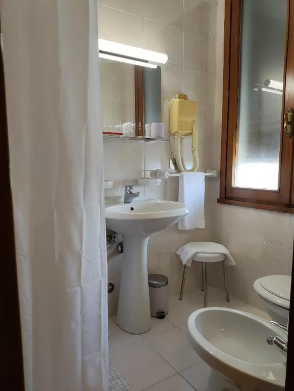 Standard Single Room — Hotel Firenze