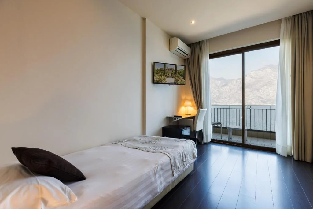 Standard Single Room — Piccolo Hotel