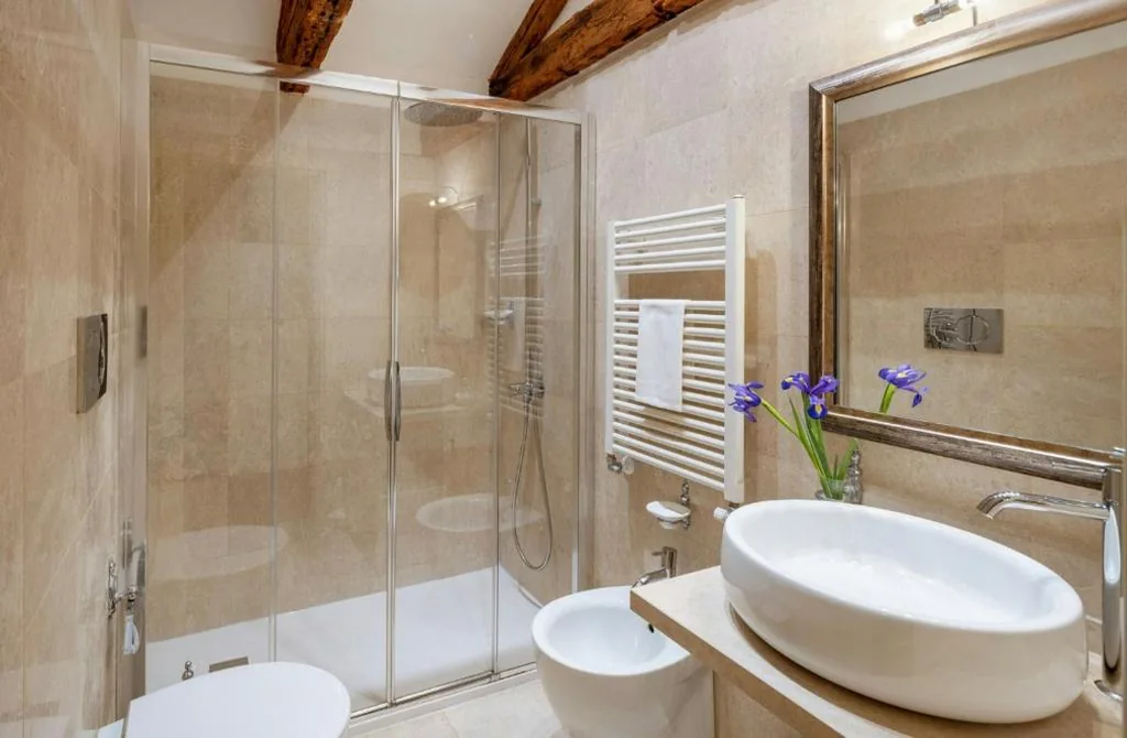 Superior Single Room with Queen Bed — Residenza Venezia | UNA Esperienze