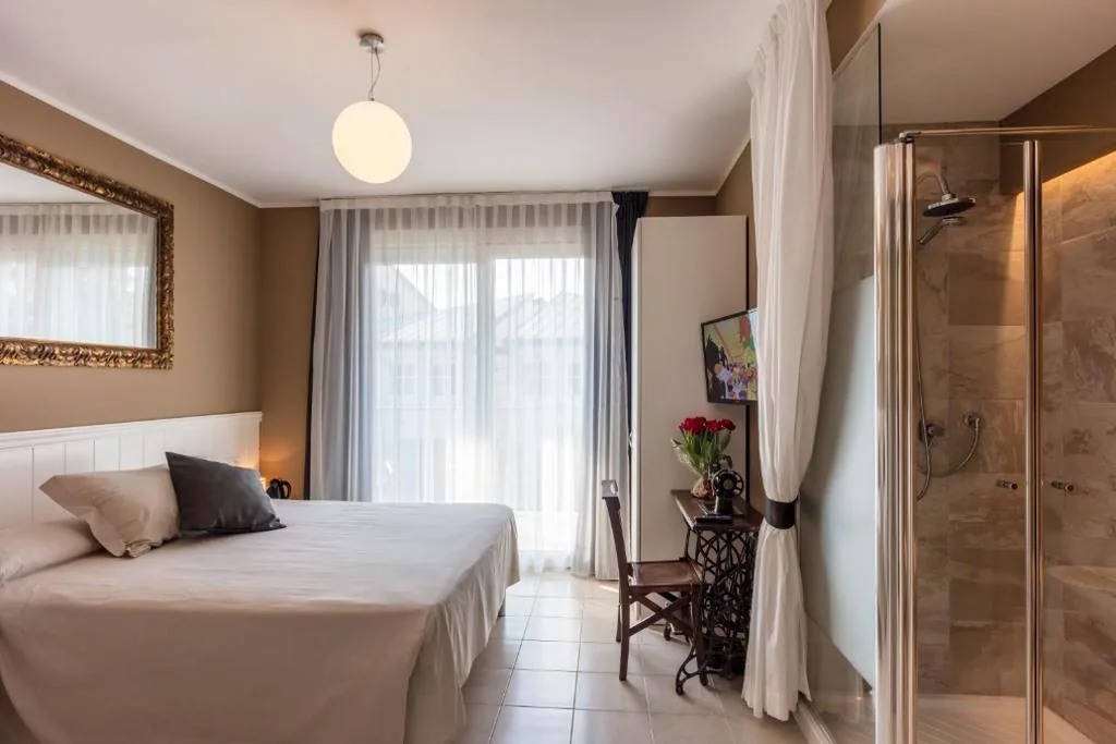 Superior Single Room with Lake View — Hotel Maximilian