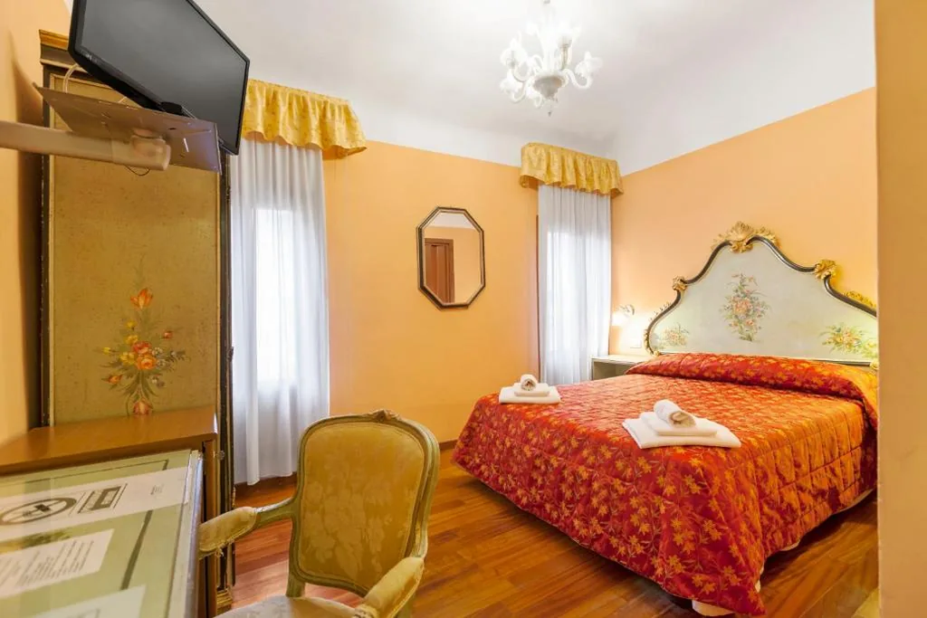 Camera Singola Superior — Hotel Malibran