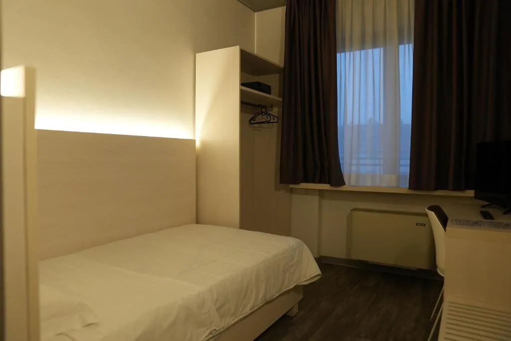 Single Room — Venice Hotel Albatros